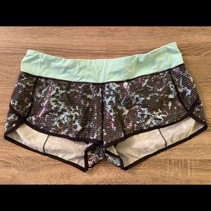 Lulu Lemon Speed Up Short in fun pattern!